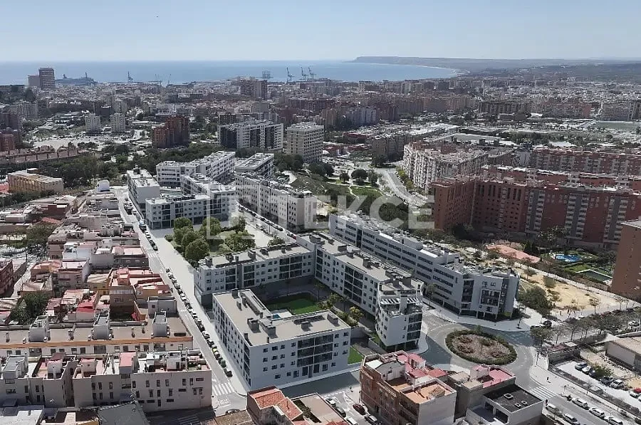 2-Bedroom Apartment with Shared Pool in Alicante, photo 5