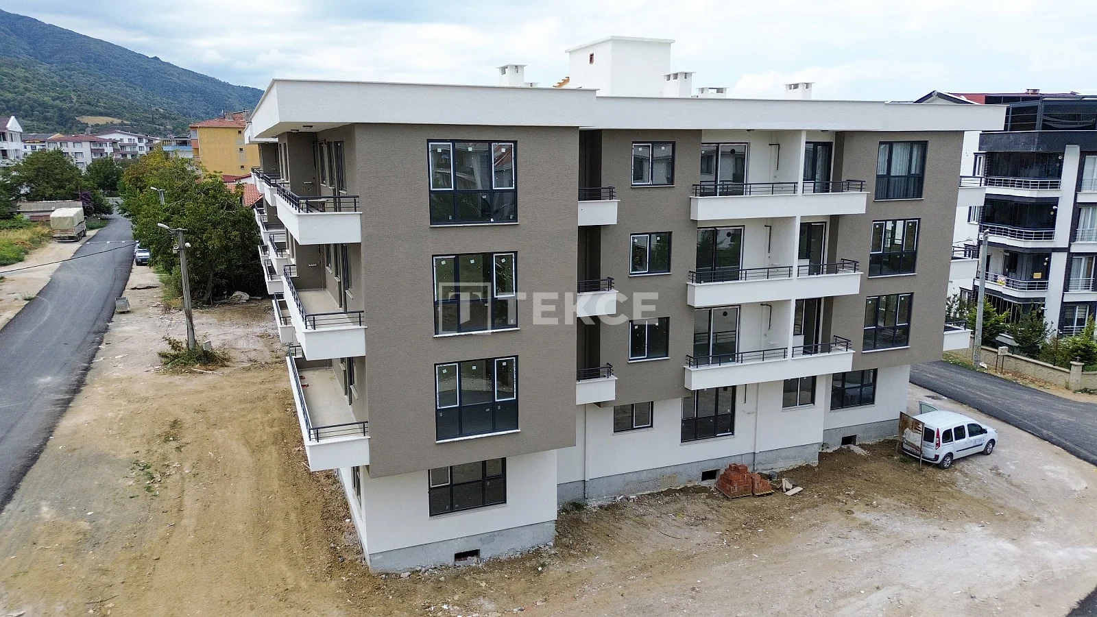 2-Bedroom Apartment with Sea and City Views in Cinarcik, photo 3
