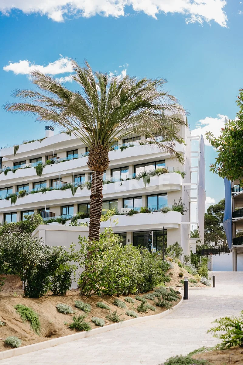 2-Bedroom Apartment with Sea View in Alicante, photo 3
