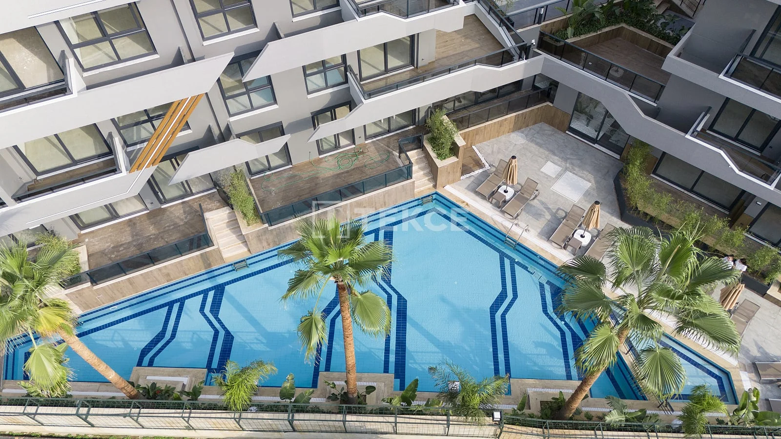 2-Bedroom Apartment with Balcony and Terrace in Cikcilli, Alanya