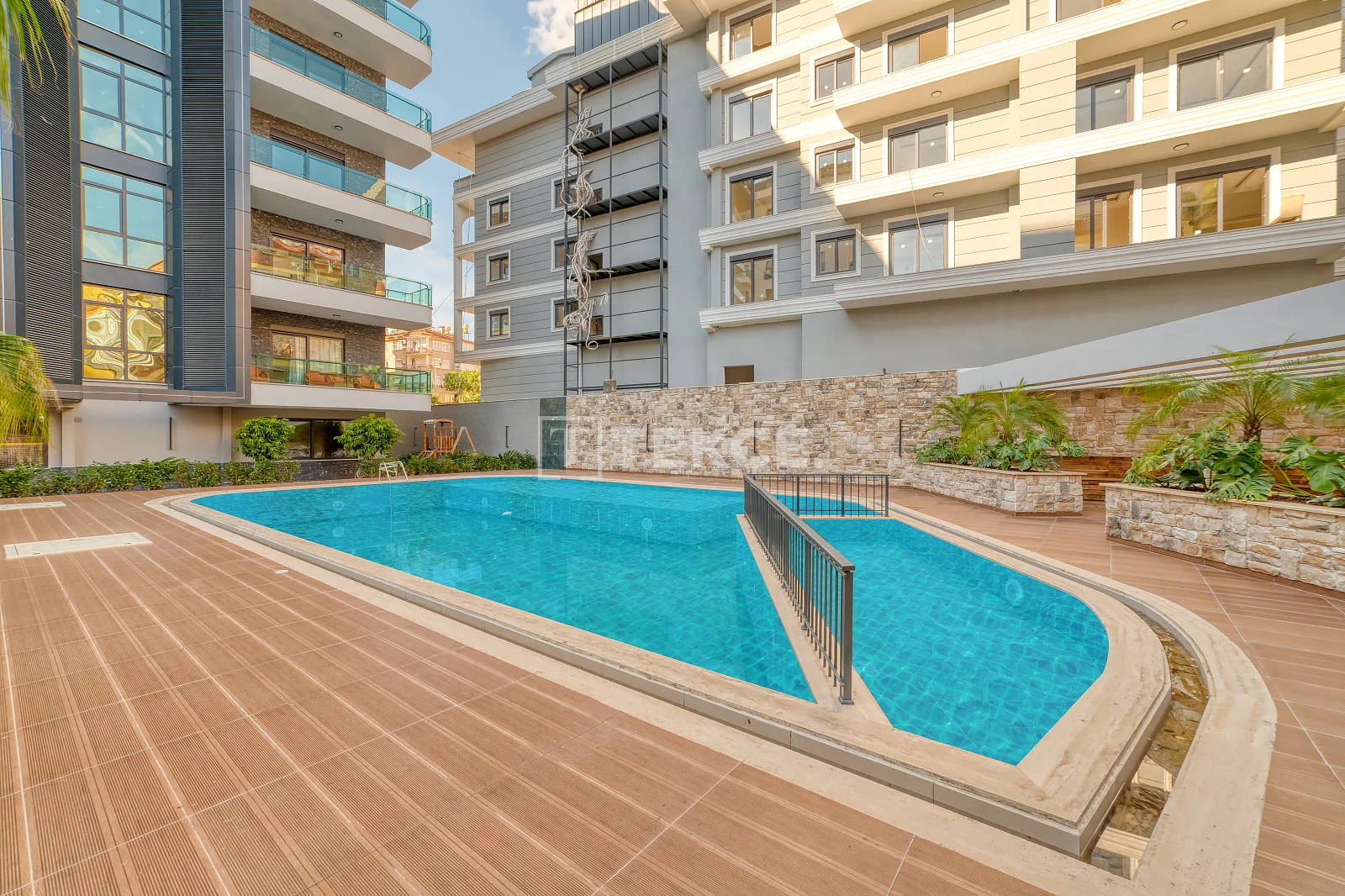 1-Bedroom Apartment with Sea and City Views in Alanya, photo 2