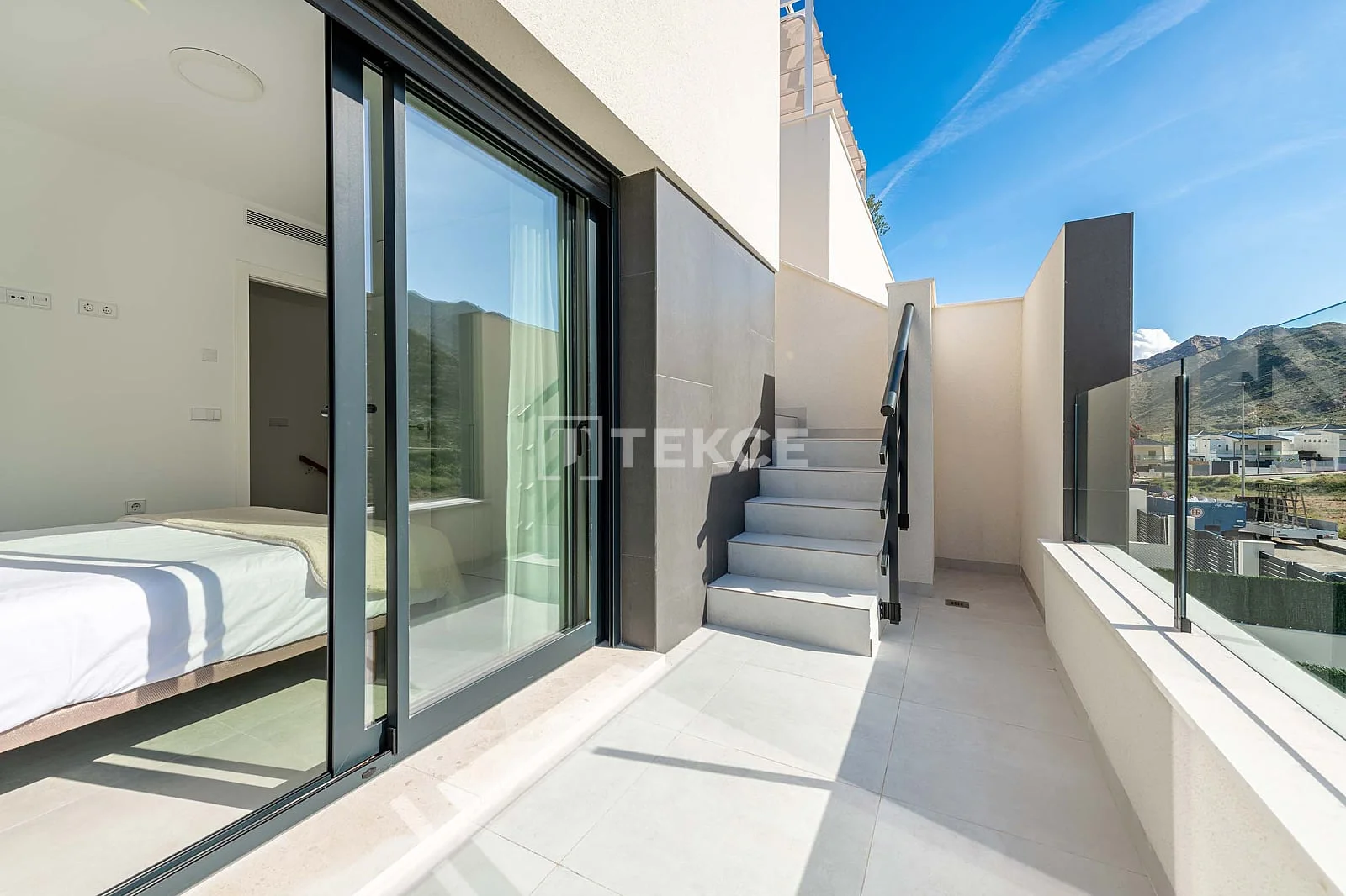 2-Bedroom Duplex Villa with Garden and Pool in Alicante, photo 5
