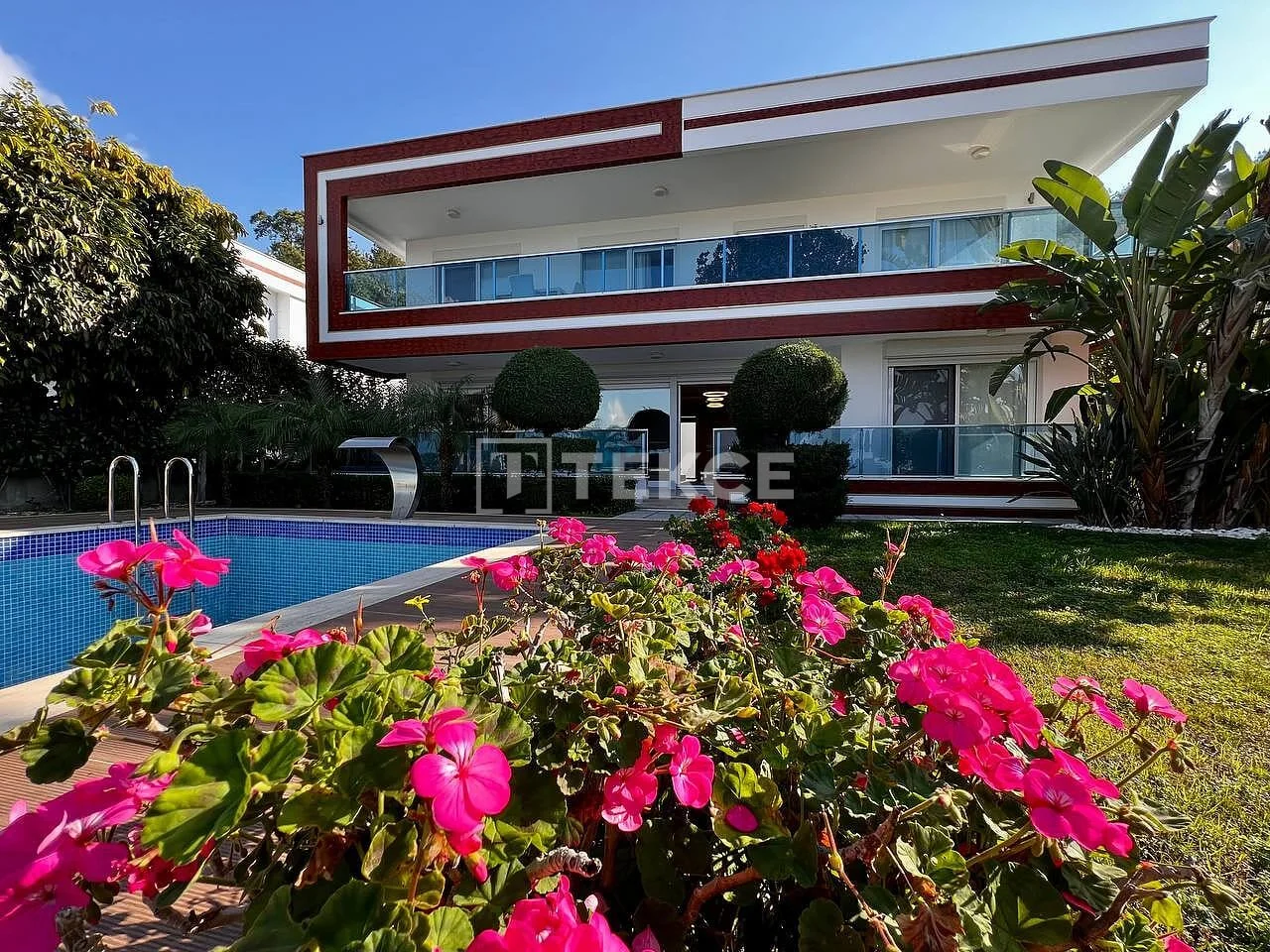 4-Bedroom Villa with Private Pool and Garden in Alanya