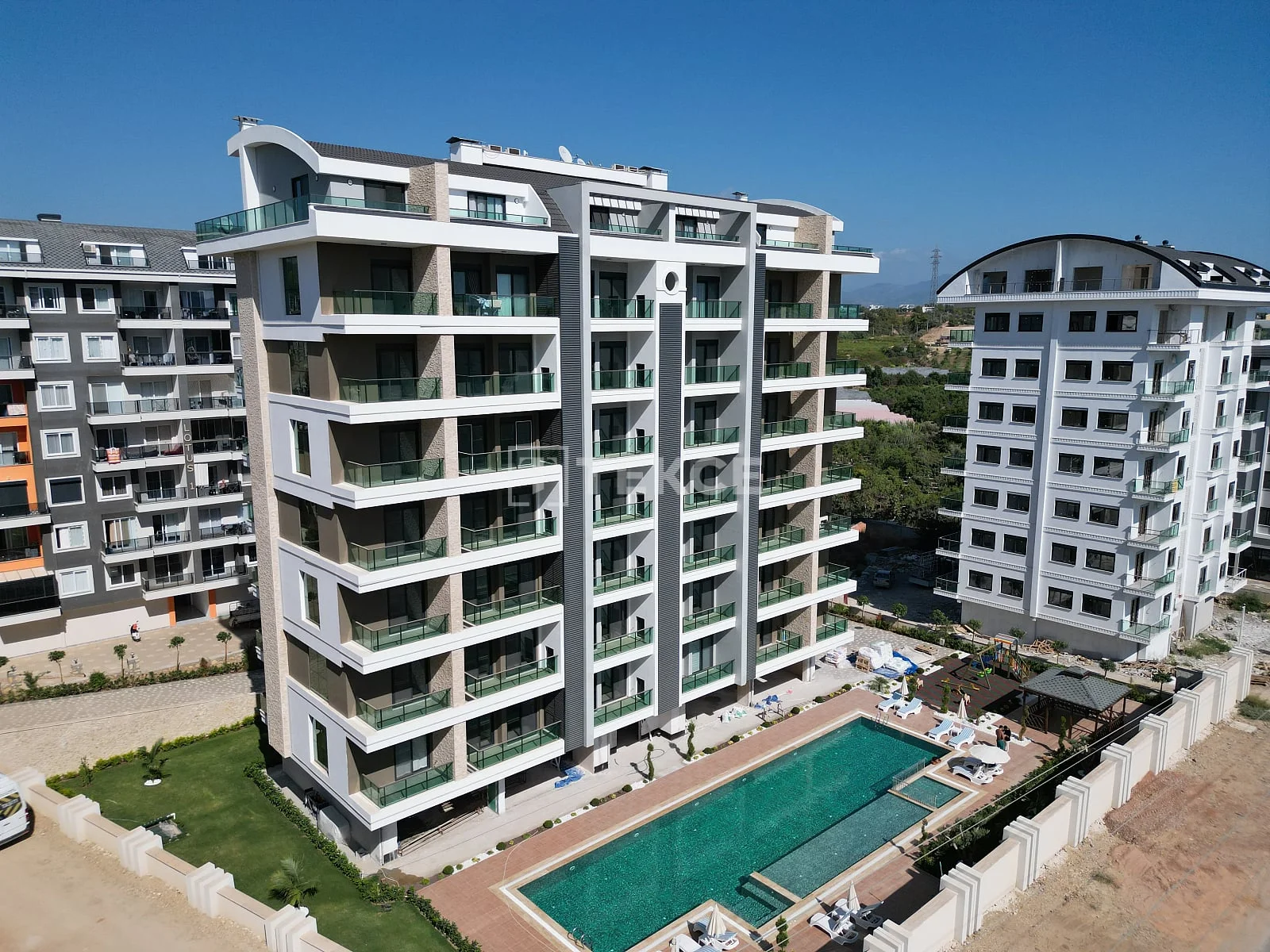2-Bedroom Penthouse and Apartments with Sea and Mountain Views in Avsallar, Alanya