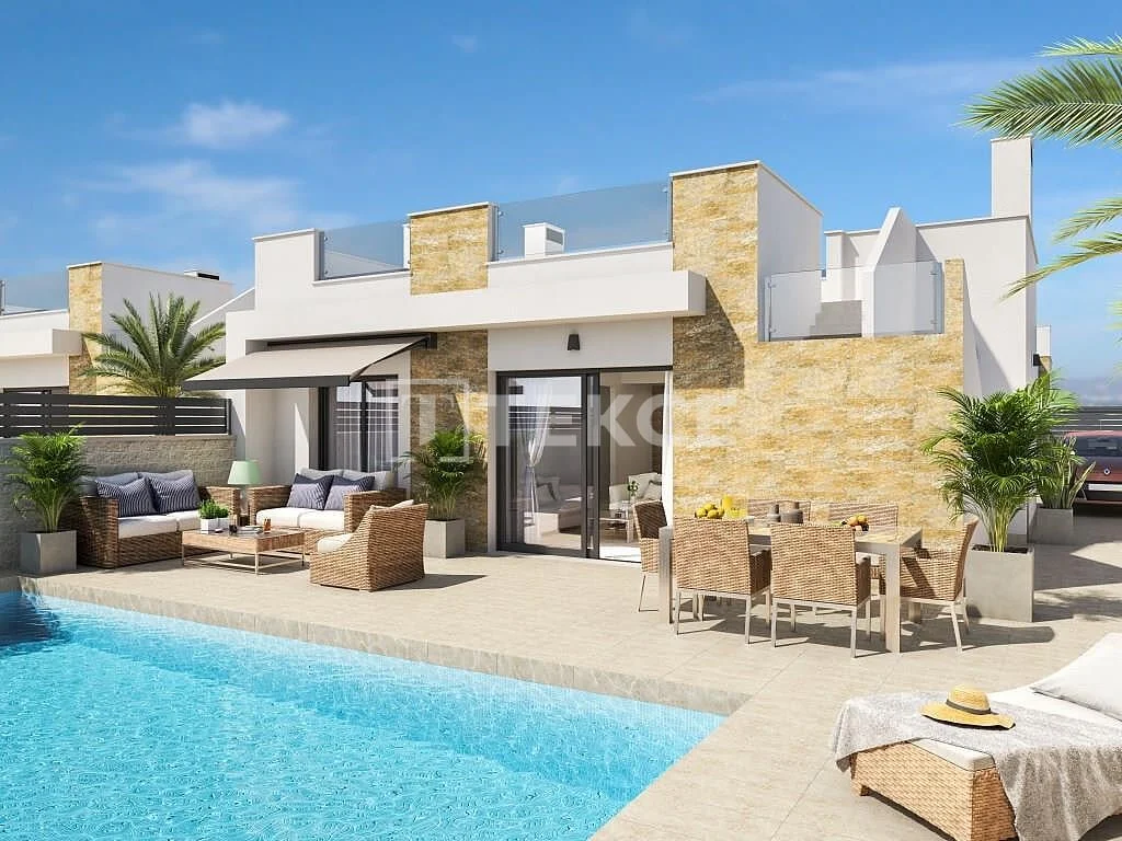 3-Bedroom Villa with Private Pool in Alicante
