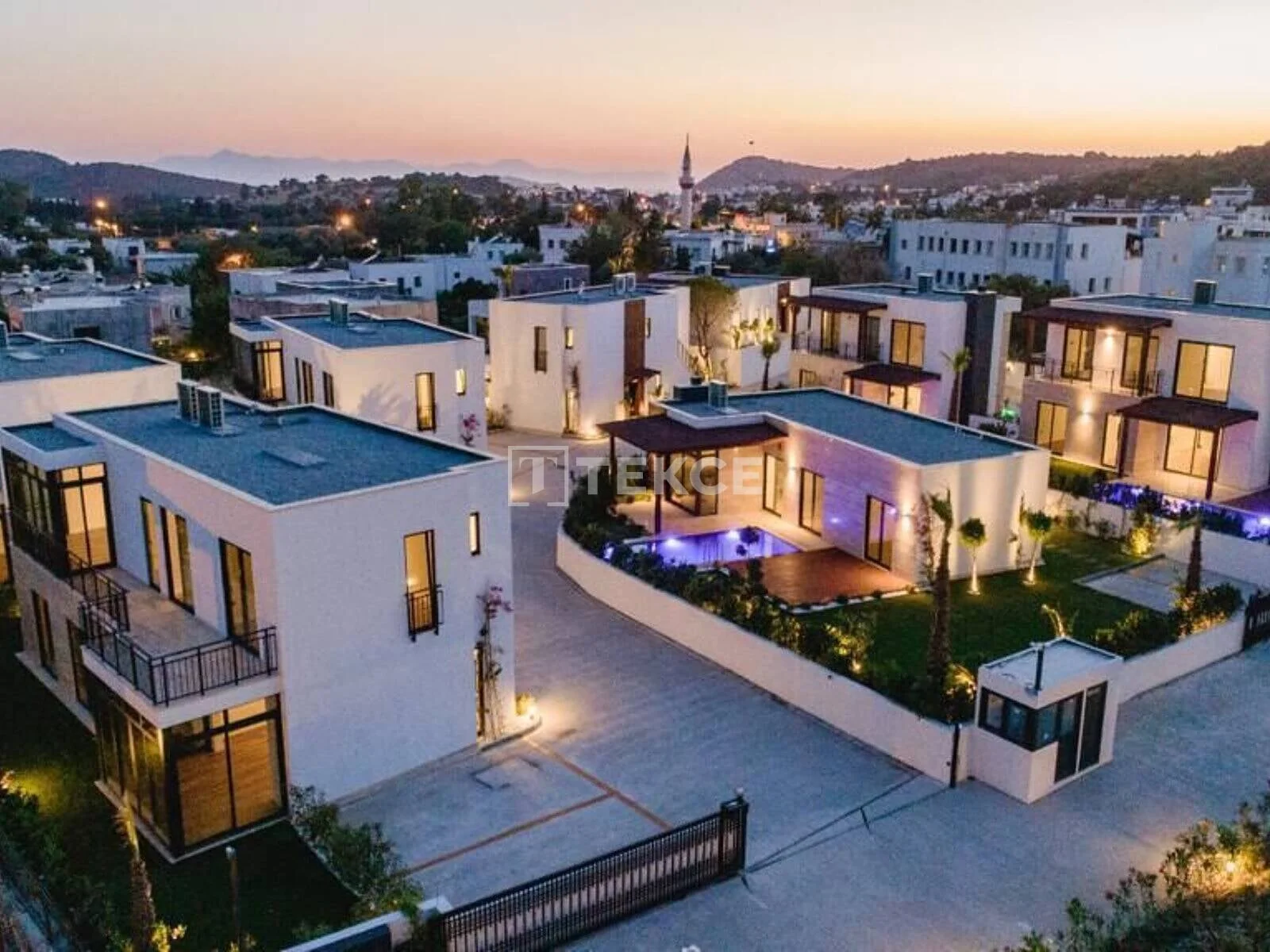 3-Bedroom Penthouse and Apartment with Private Garden in Bodrum