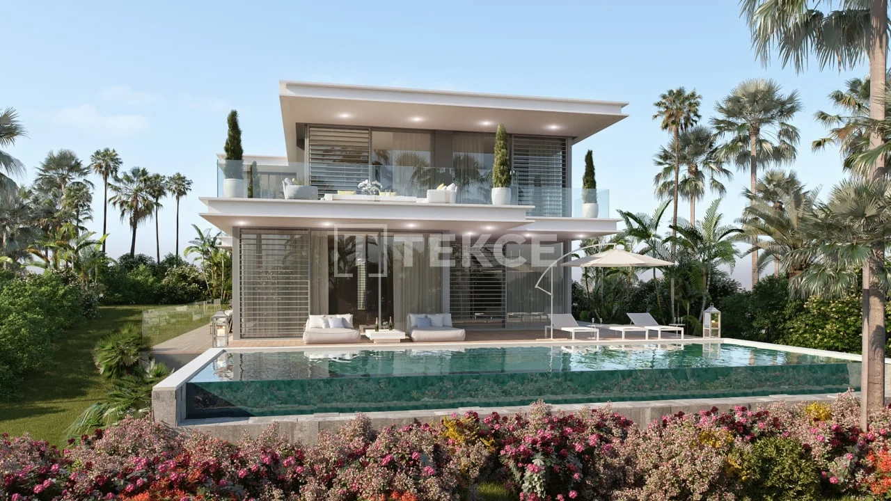 5-Bedroom Villa with Private Pool and Sea View in Marbella, photo 2