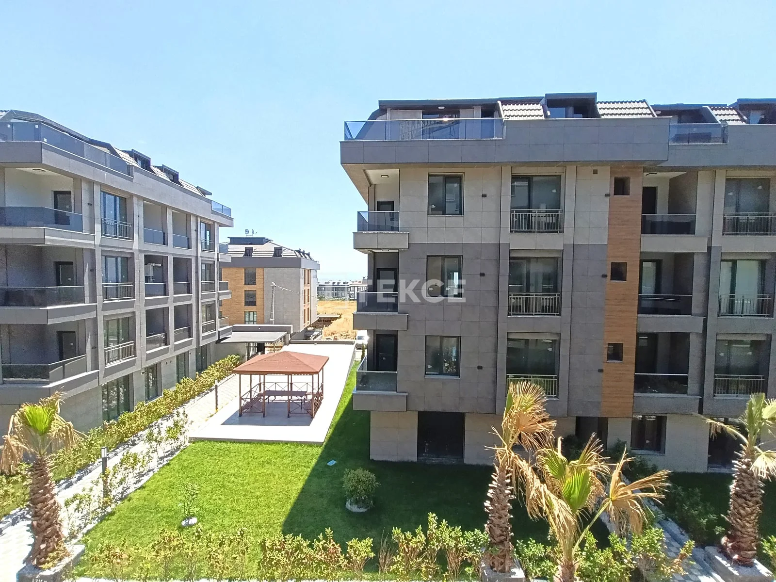 2-Bedroom Apartment with City View in Istanbul, photo 4