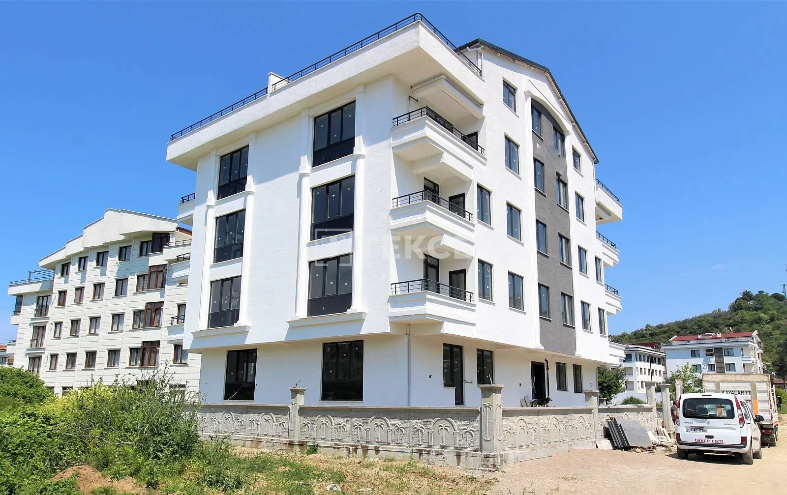 3-Bedroom Apartment with Mountain Views in Cinarcik