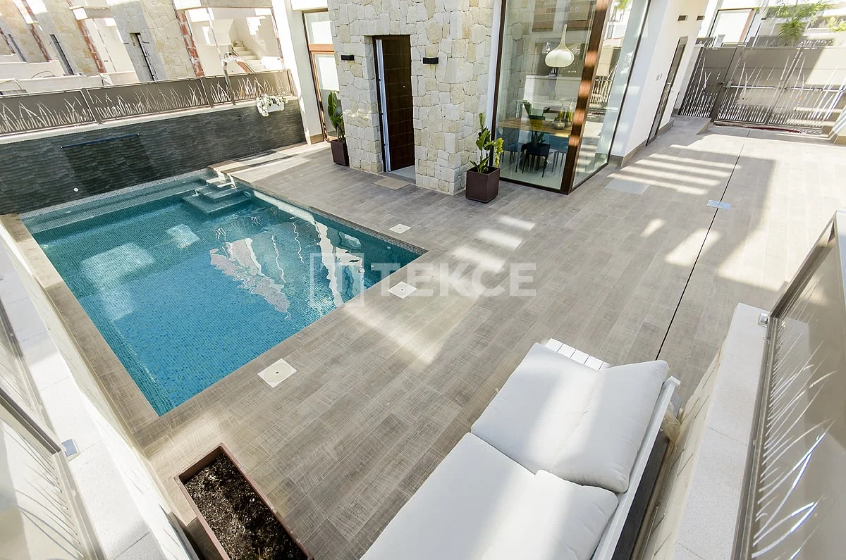 3-Bedroom Villa with Private Pool in Rojales, photo 2