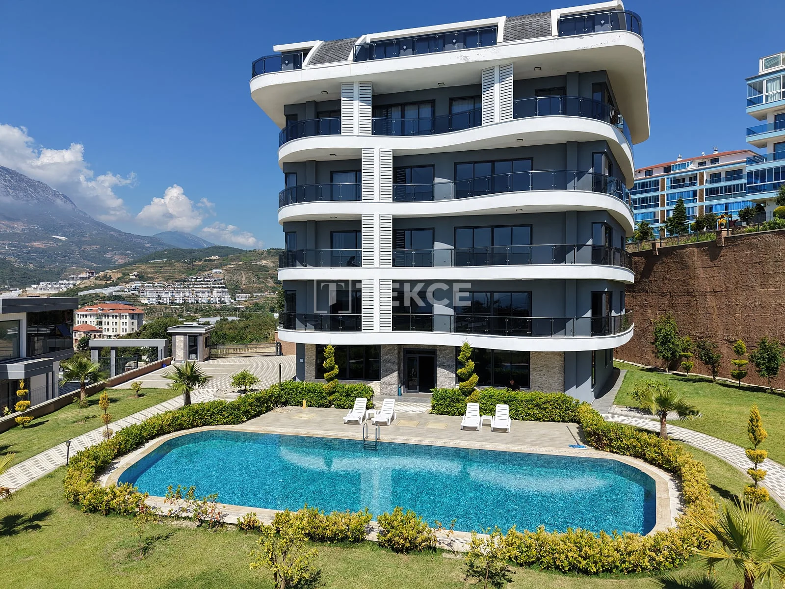 3-Bedroom Apartment with Sea View in Kargicak, Alanya
