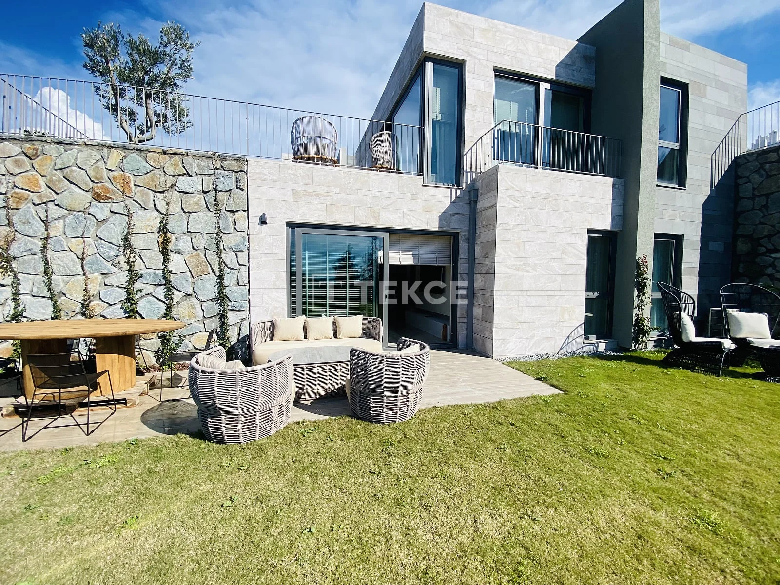 3-Bedroom Apartment with Sea View and Garden in Bodrum