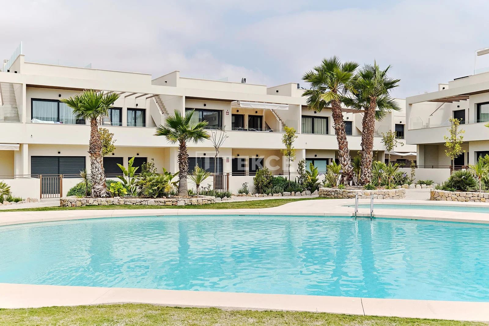 2-Bedroom Penthouse and Apartment with Sea View in Torrevieja, photo 2