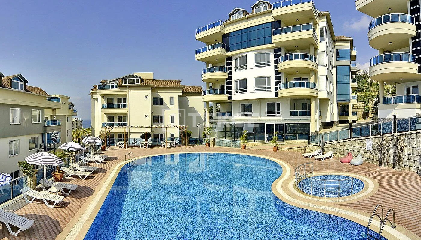 5-Bedroom Penthouse and Apartment with Sea and Mountain Views in Alanya