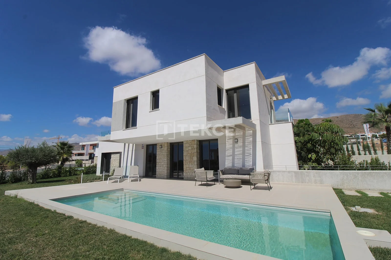 4-Bedroom Villa with Private Pool and Sea Views in Finestrat