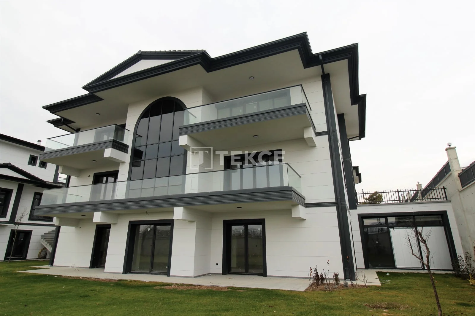 6-Bedroom Villa with Lake View and Private Pool in Golbasi, Ankara