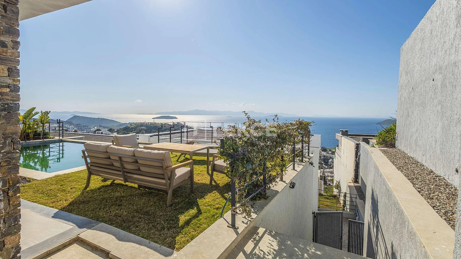 4-Bedroom (5-Room) Villa with Private Pool and Sea View in Bodrum, photo 3