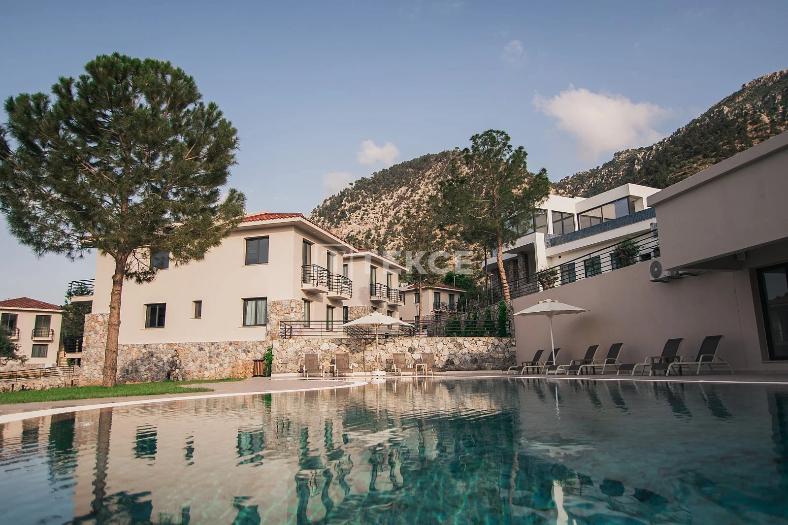2-Bedroom Penthouse and Apartment with Garden in Kyrenia, photo 2