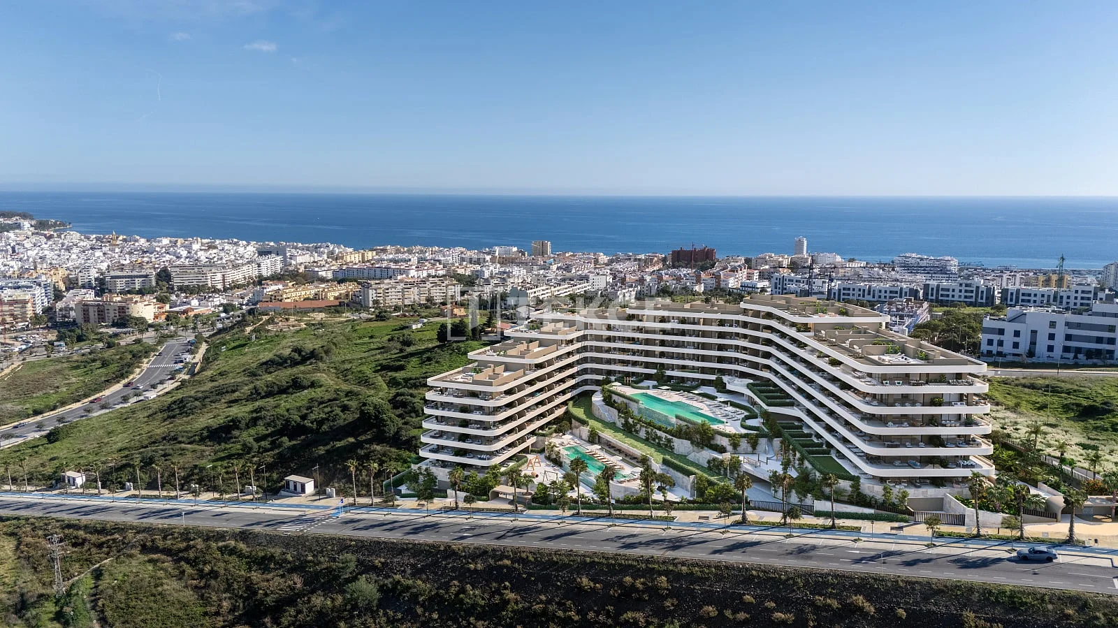 3-Bedroom Penthouse with Sea View in Estepona, photo 2