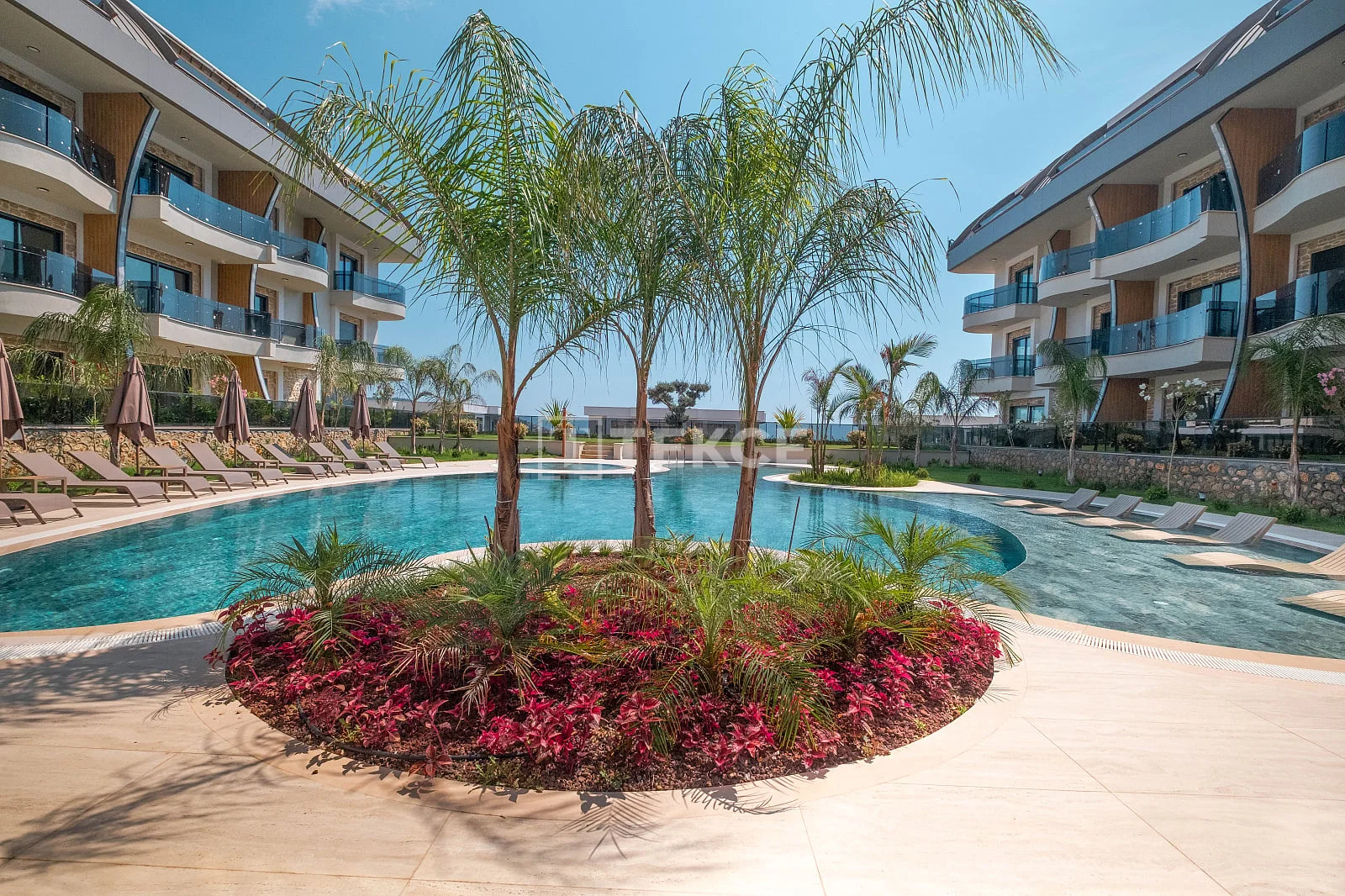 4-Bedroom Luxury Villa with Private Pool and Sea View in Alanya