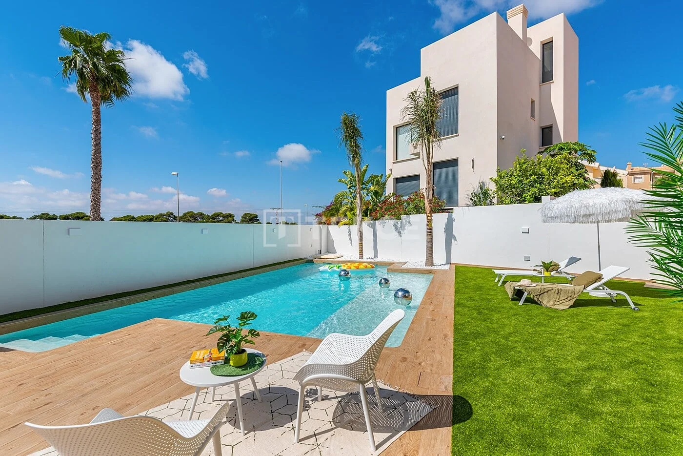 4-Bedroom Villa with Private Pool in Rojales, photo 4