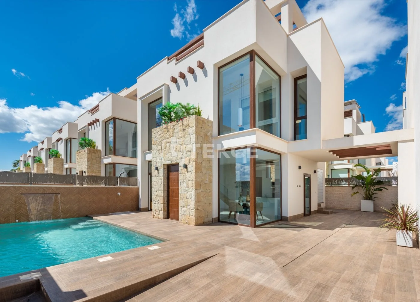 5-Bedroom Villa with Private Pool in Alicante