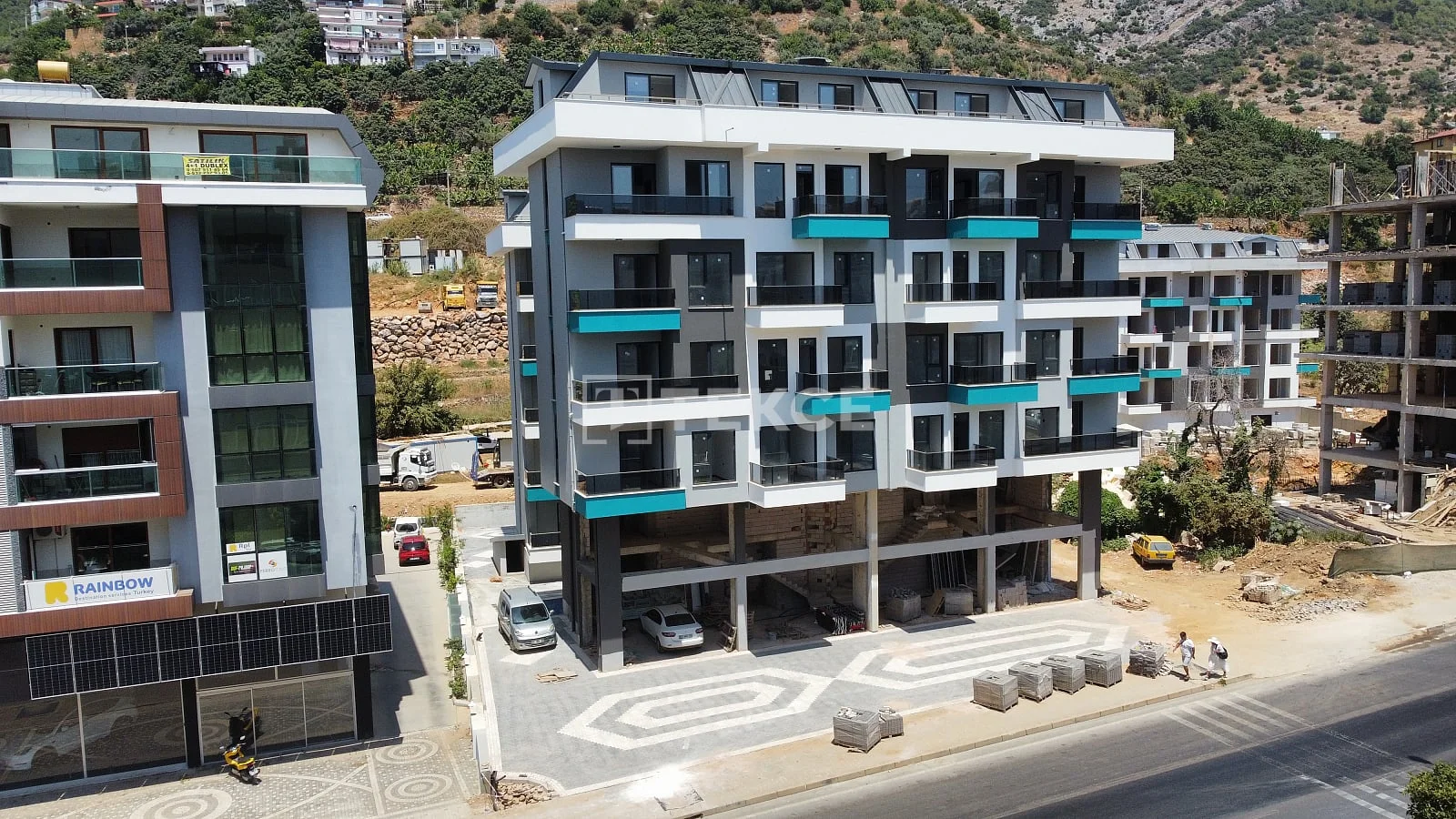 2-Bedroom Apartment with Balcony and Terrace in Alanya
