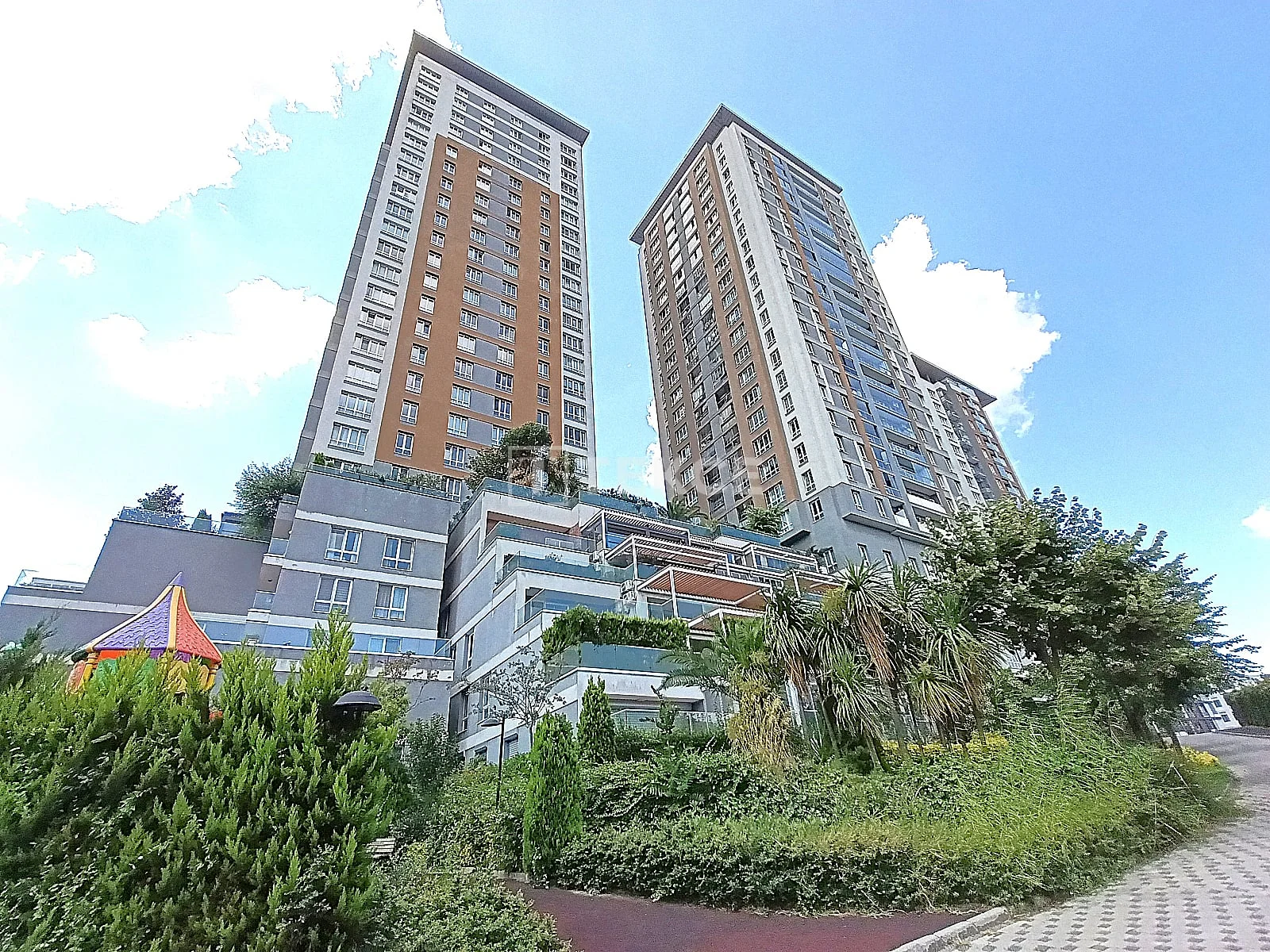 2-Bedroom Apartment with City View in Istanbul, photo 4
