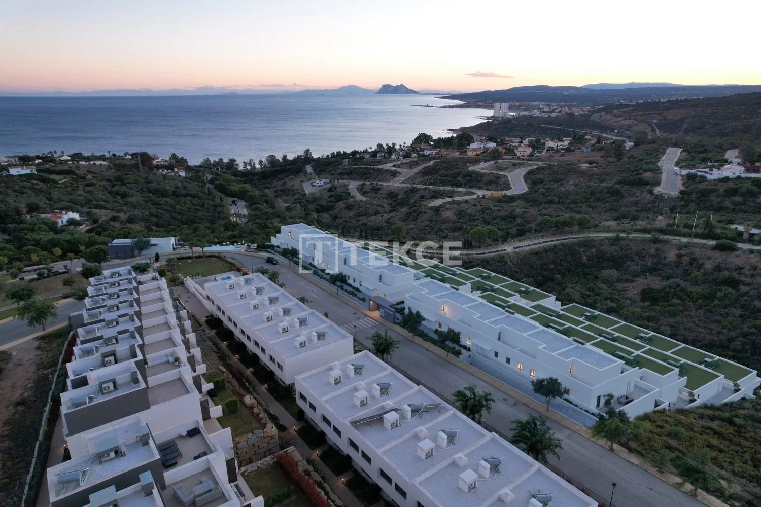3-Bedroom Townhouse with Sea View in Manilva, Spain, photo 2