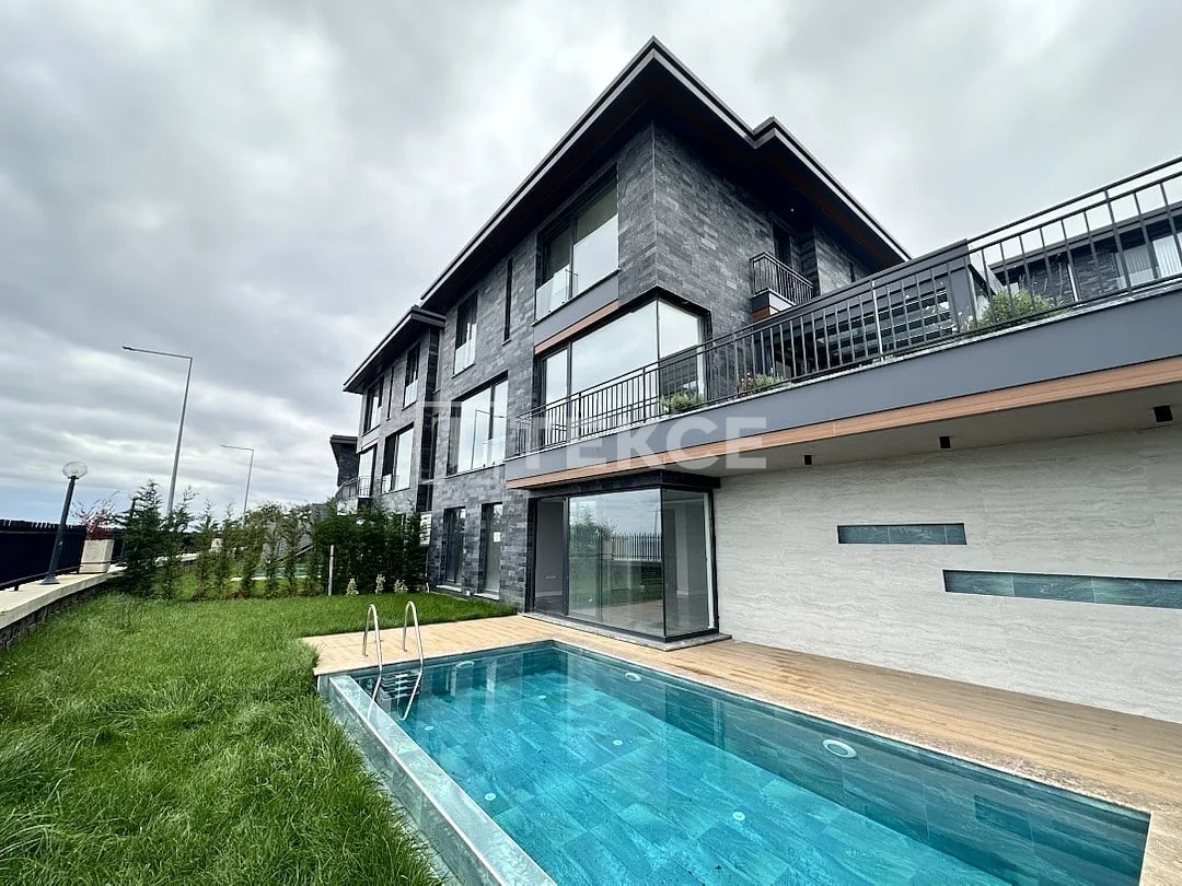 5-Bedroom Duplex Villa with Private Pool and Sea View in Trabzon, photo 3