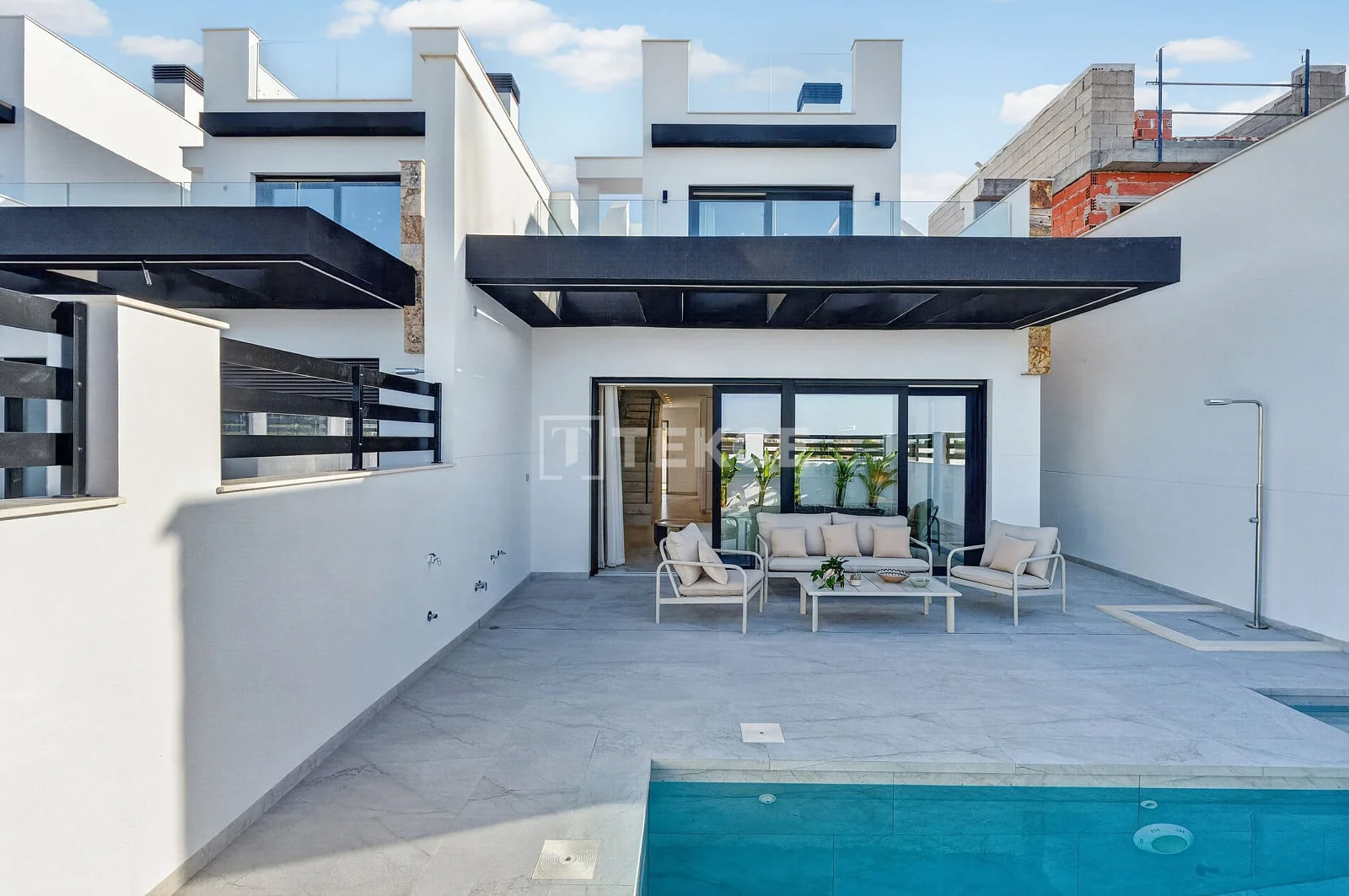 3-Bedroom Villa with Private Pool in Torrevieja, photo 3