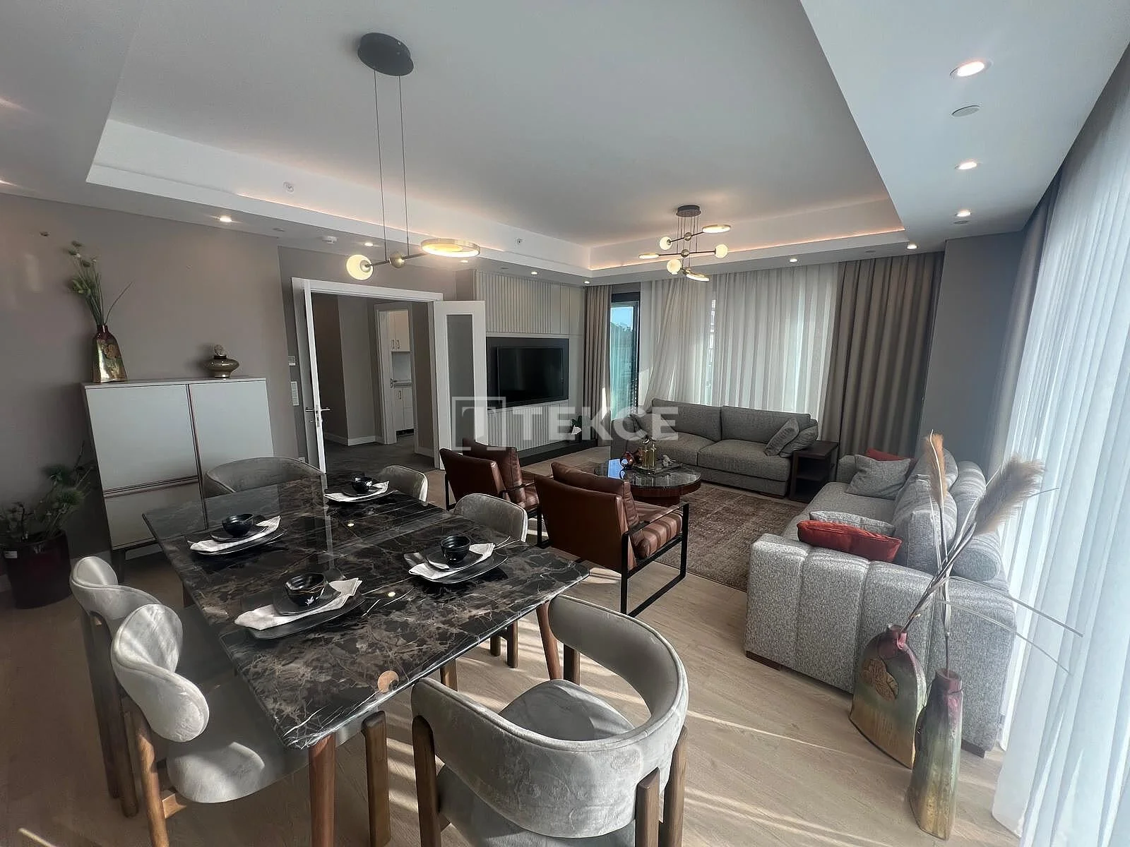 3-Bedroom Apartment with Sea and City View in Istanbul, photo 5