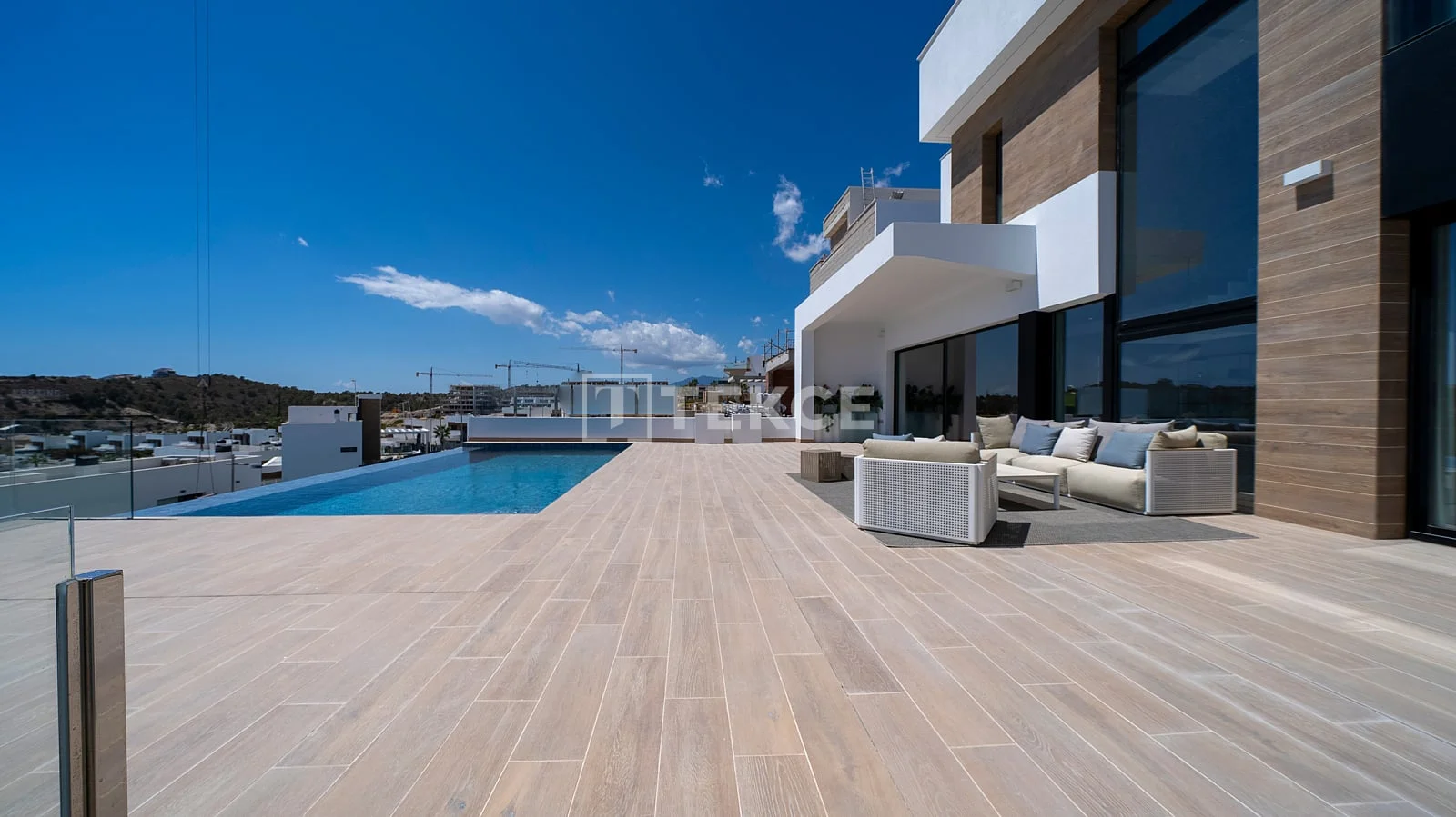 4-Bedroom Villa with Private Pool in Finestrat, photo 3