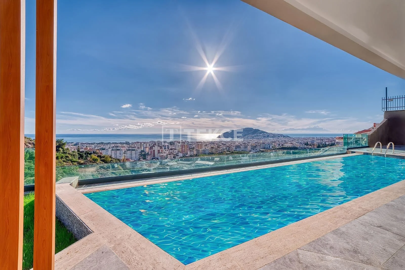 6-Bedroom Villa with Private Pool and Sea View in Cikcilli, Alanya