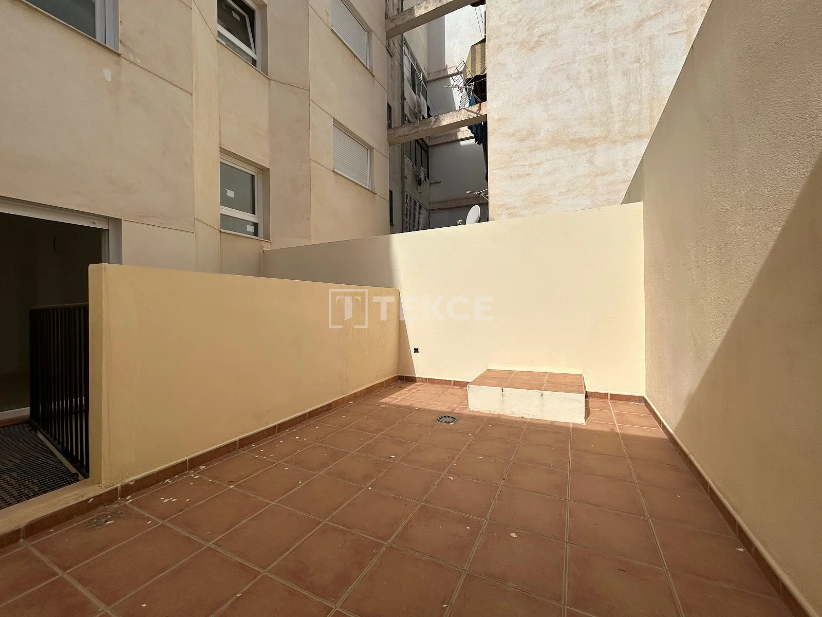 2-Bedroom Apartment in Central Alicante, photo 3