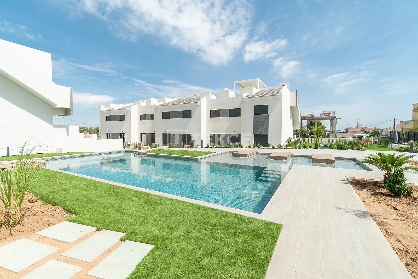 3-Bedroom Apartment with Terrace in Torrevieja, photo 3