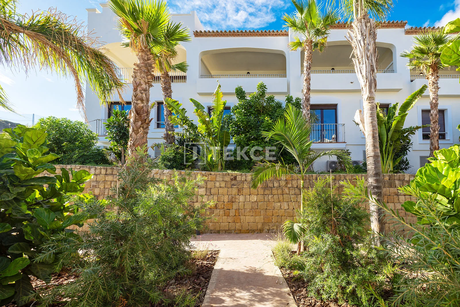 3-Bedroom Townhouse with Sea and Golf Course Views in Estepona, photo 4