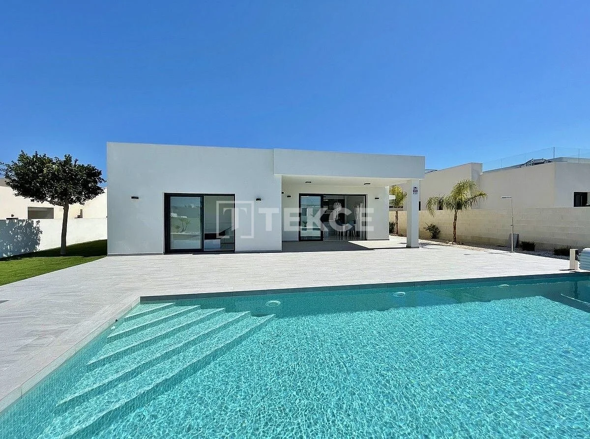 3-Bedroom Villa with Private Pool in Rojales, photo 4