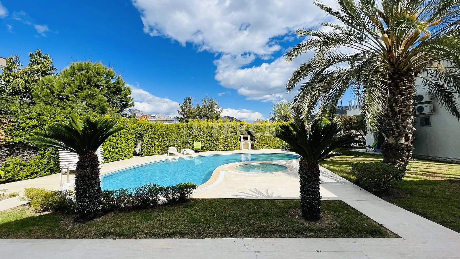 2-Bedroom Apartment with Pool and Garden in Kemer, photo 3