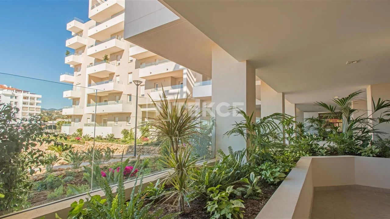 2-Bedroom Penthouse with Terrace and Mountain View in Marbella, photo 2