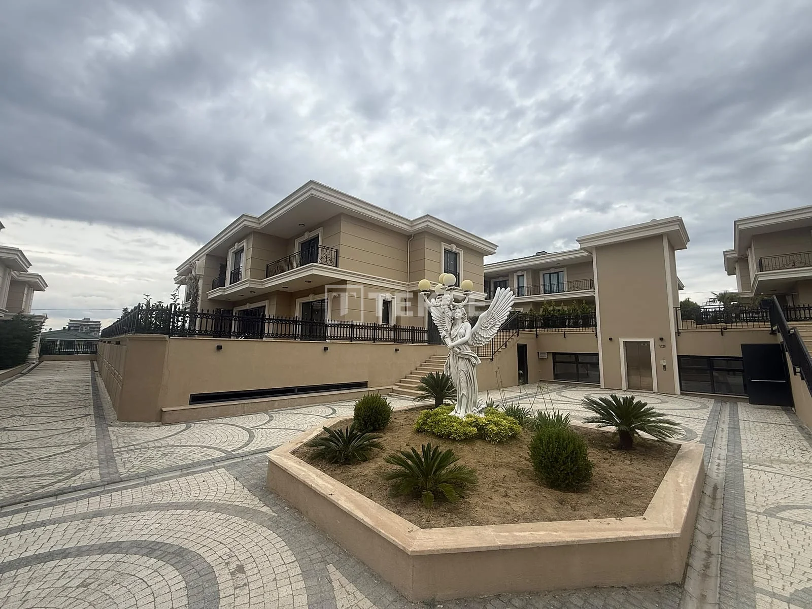 5-Bedroom Villa with Private Pool in Buyukcekmece, Istanbul