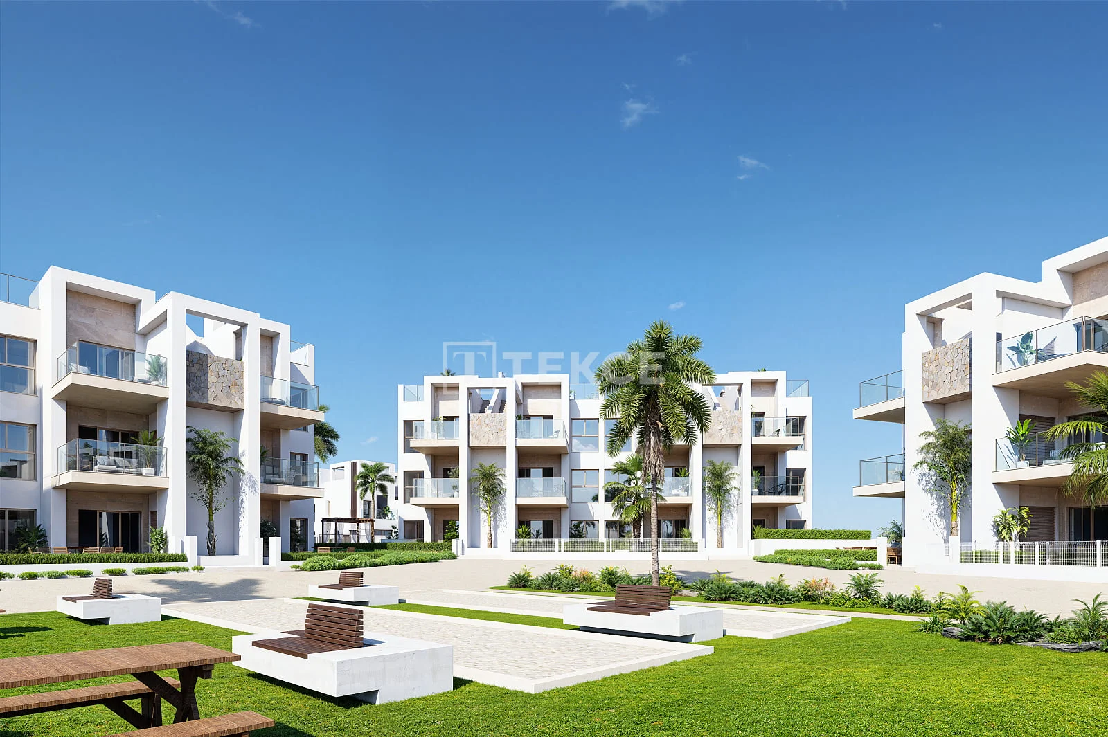 2-Bedroom Apartment with Garden and Shared Pool in Los Alcazares