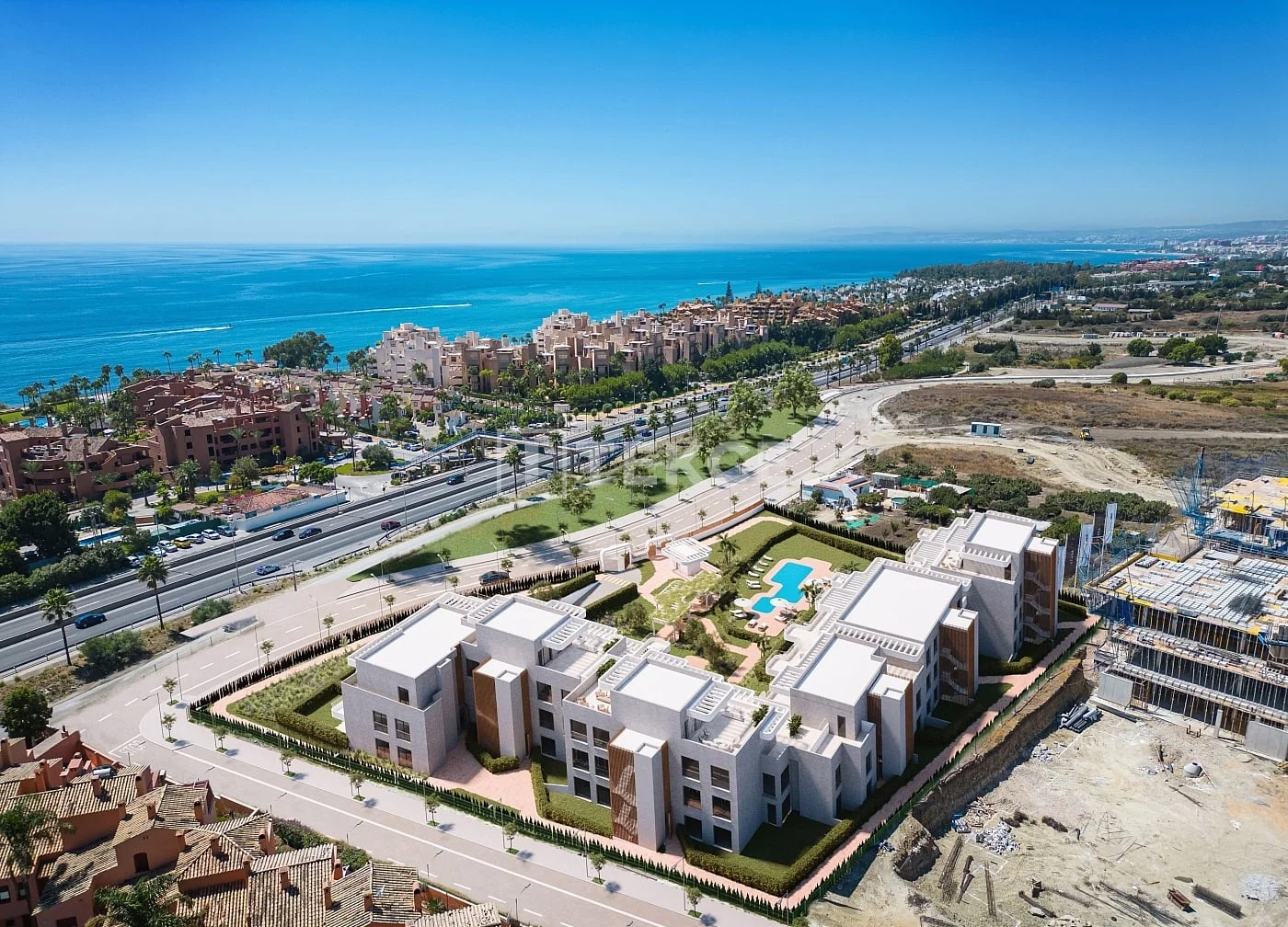 2-Bedroom Apartment with Sea View in Estepona, photo 3