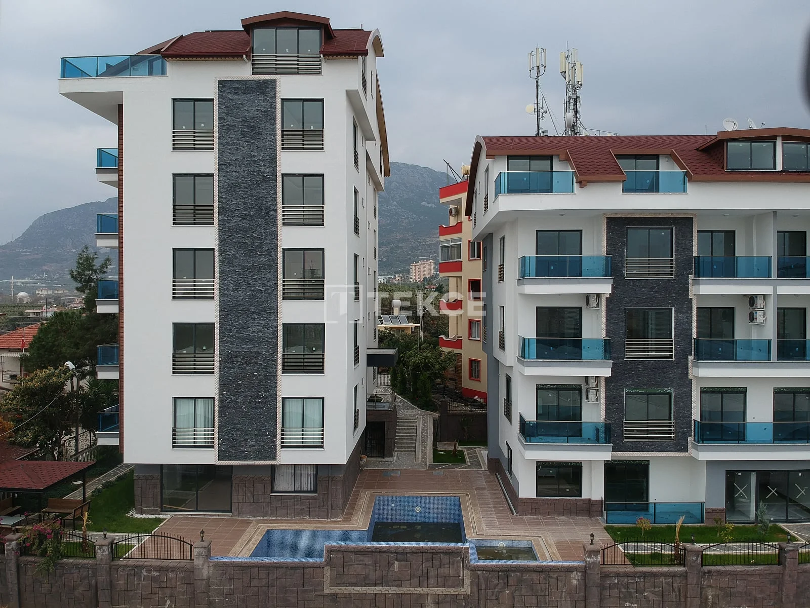 4-Bedroom (5-Room) Penthouse and Apartment with Sea View in Mahmutlar, Alanya, photo 4