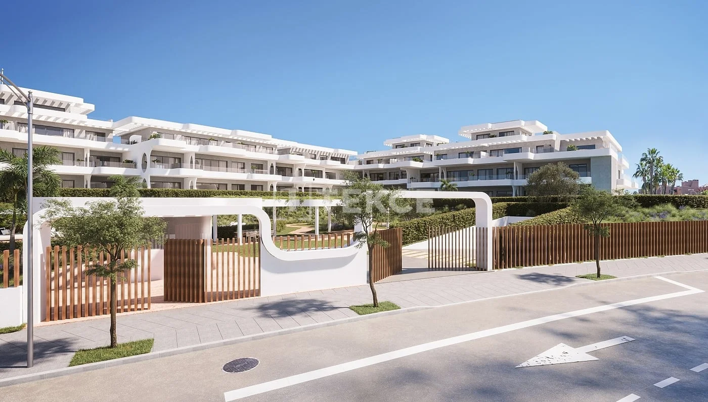 2-Bedroom Apartment with Sea View in Estepona, photo 4