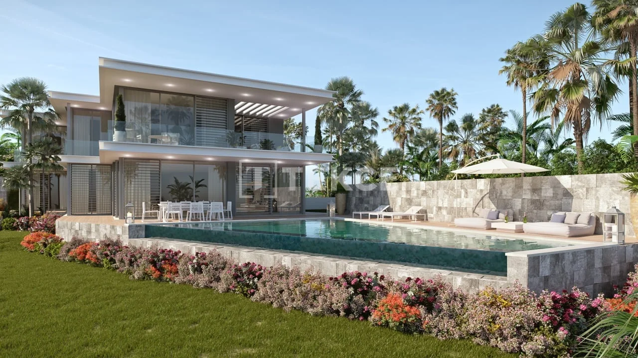 5-Bedroom Villa with Private Pool and Sea View in Marbella