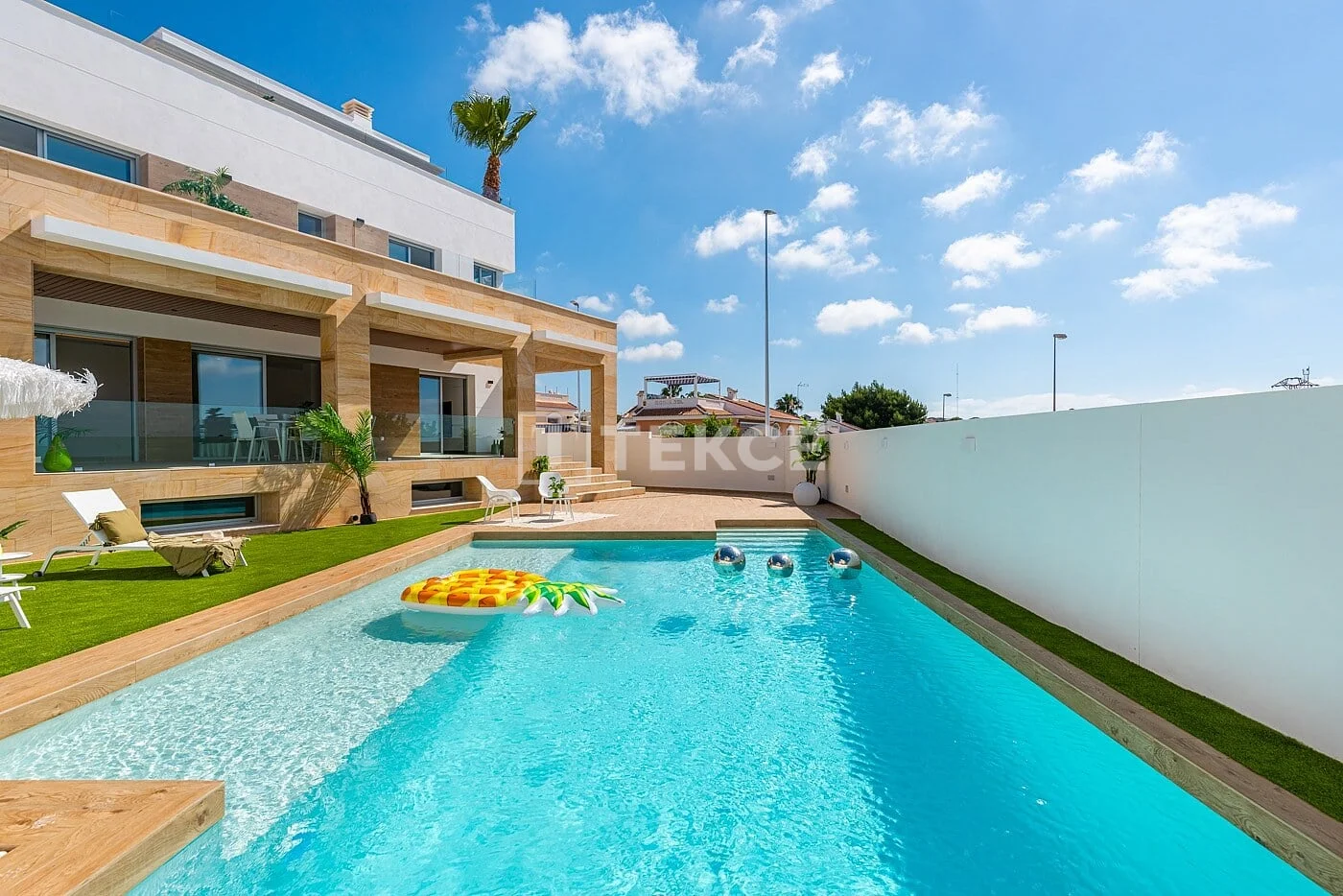 4-Bedroom Villa with Private Pool in Rojales, photo 3