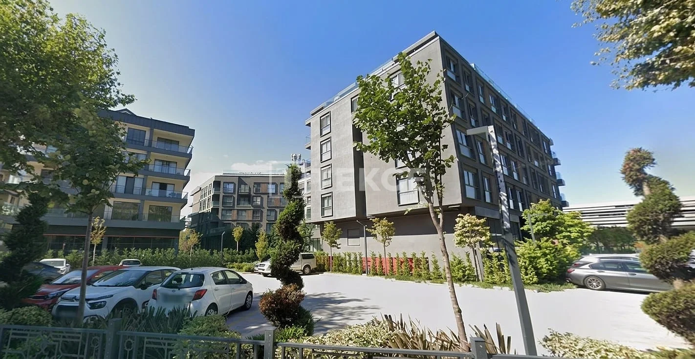 3-Bedroom Apartment with Lake and City Views in Kagithane, Istanbul