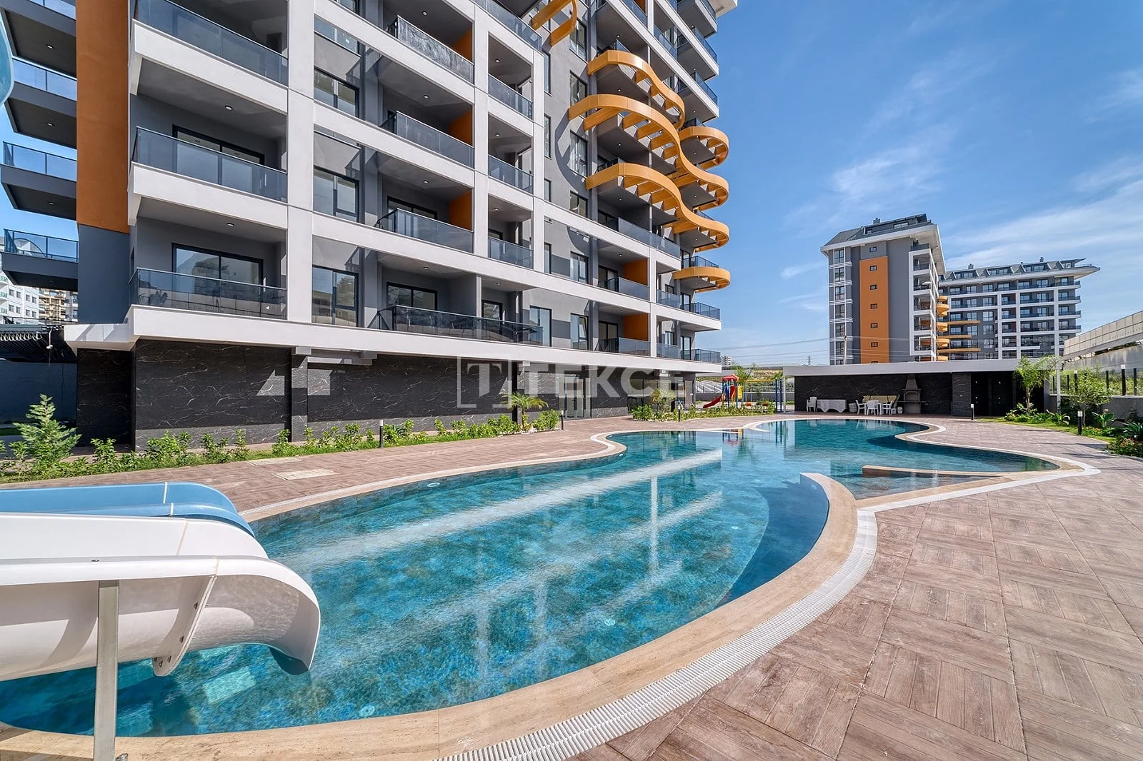 1-Bedroom Penthouse and Apartment with Sea View in Avsallar, Alanya