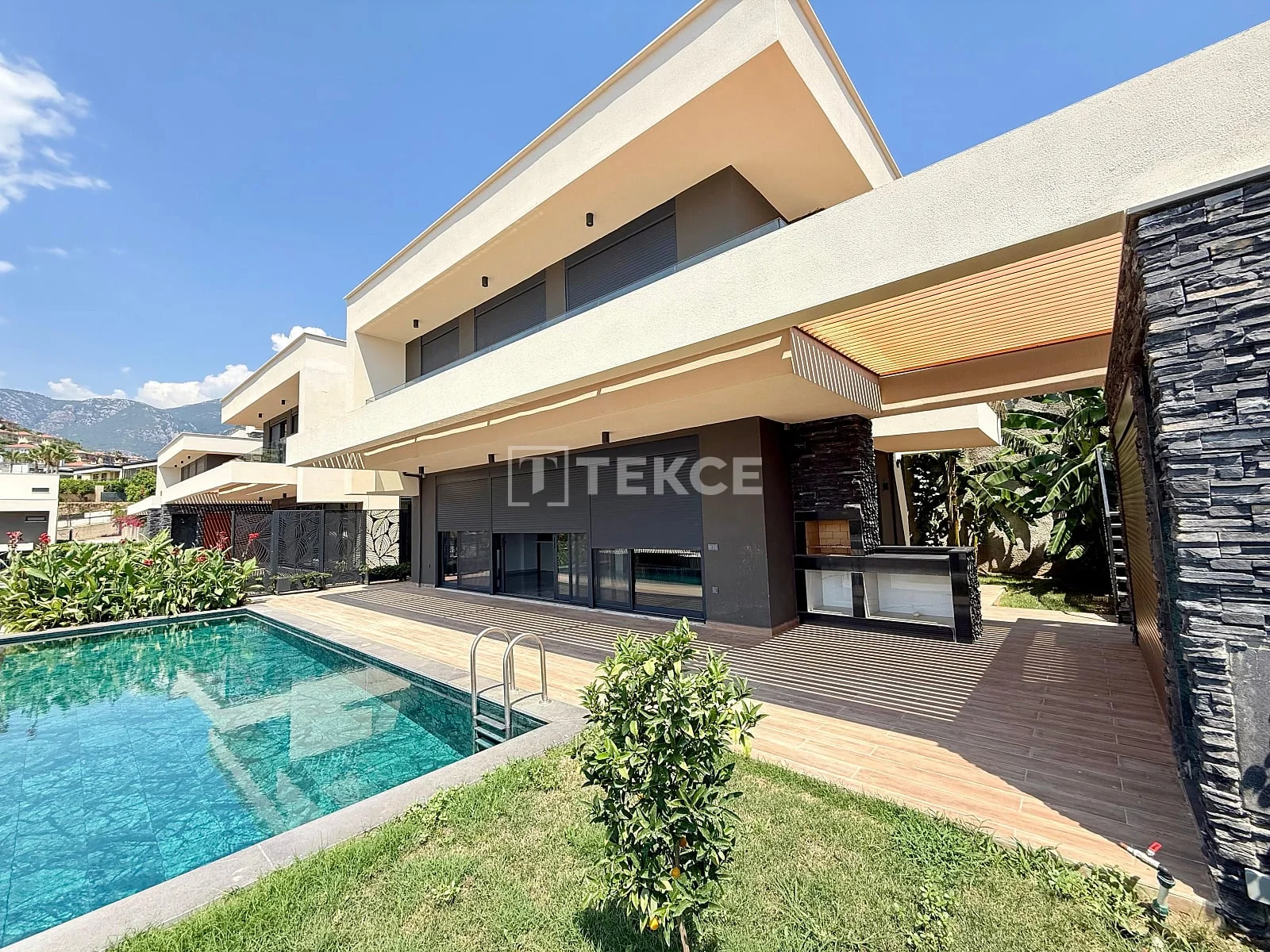 3-Bedroom Villa with Sea View in Kargicak, Alanya